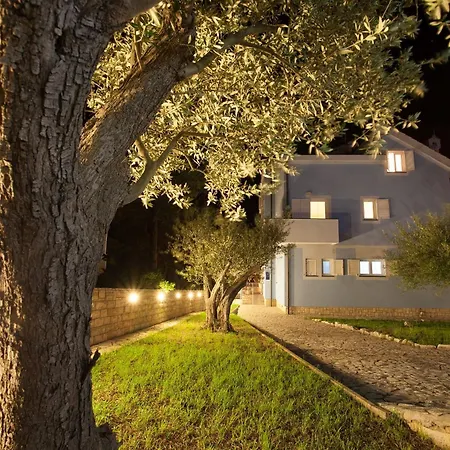 Bed & Breakfast Lucija 3*