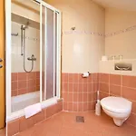 Lucija بونات