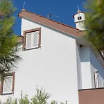 فندق مبيت وإفطار Lucija 3*
