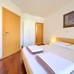 فندق مبيت وإفطار Lucija 3*