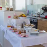 Lucija بونات