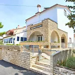 Lucija 3* بونات