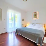 Lucija بونات