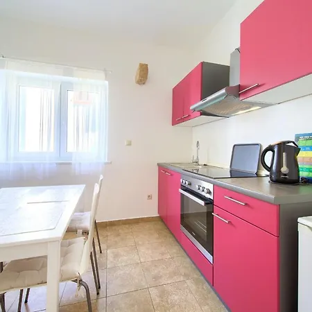 Lucija 4*