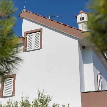 Bed and breakfast Lucija 4*