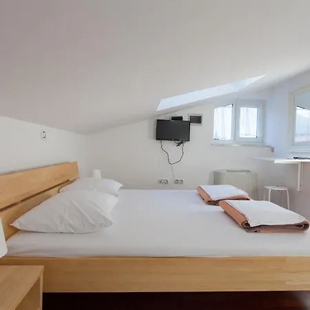 Bed and breakfast Lucija