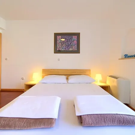 Bed and breakfast Lucija
