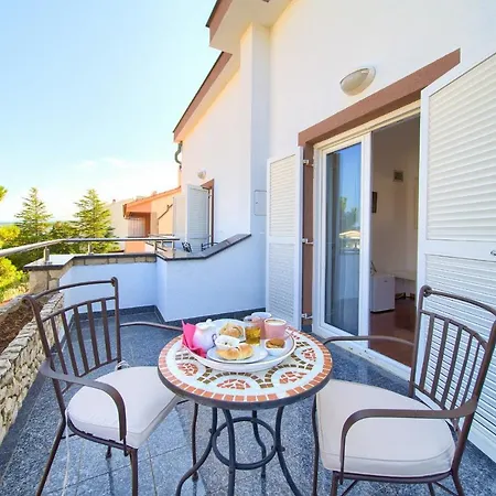Lucija Bed and breakfast 4*