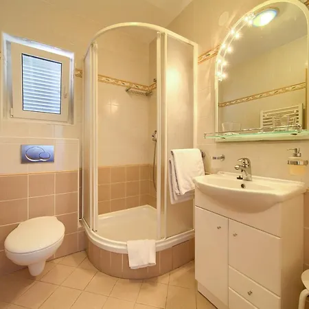 Bed&breakfast Lucija 2*
