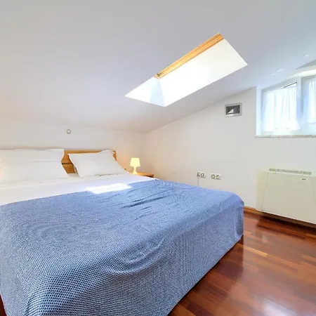 Bed and breakfast Lucija 4*