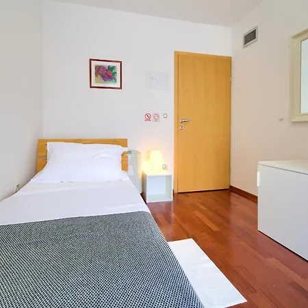 Bed and breakfast Lucija