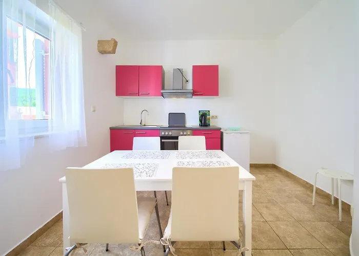 Lucija Bed & Breakfast 3*