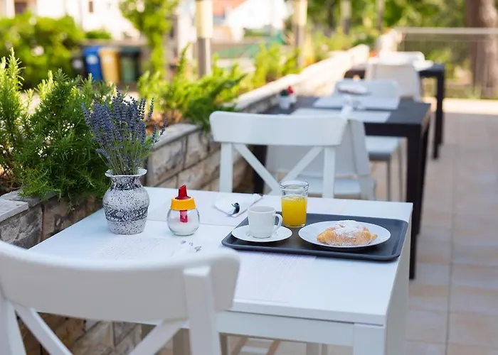Bed and Breakfast Lucija 3*