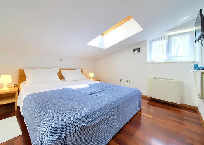 Bed & Breakfast Lucija 3*