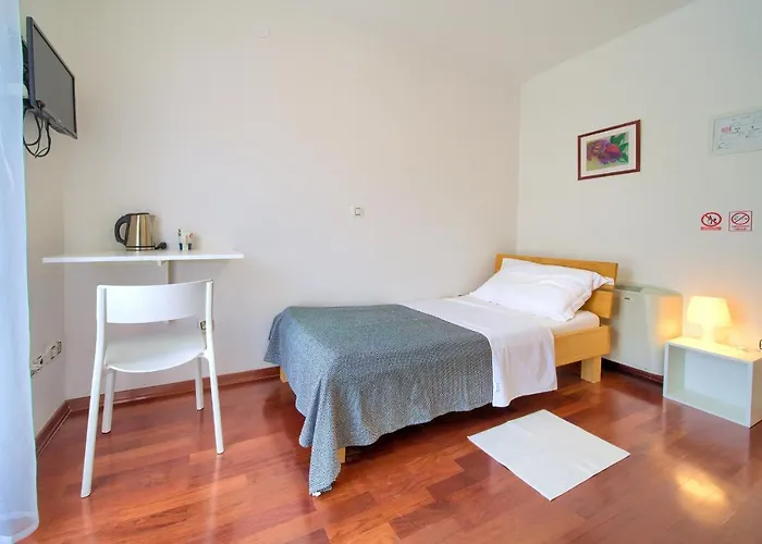Bed and Breakfast Lucija 3*
