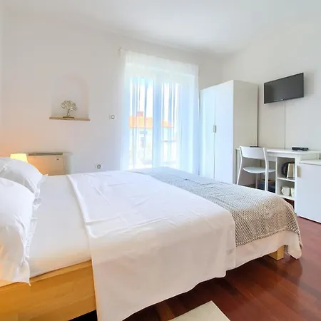 Bed&breakfast Lucija 2*